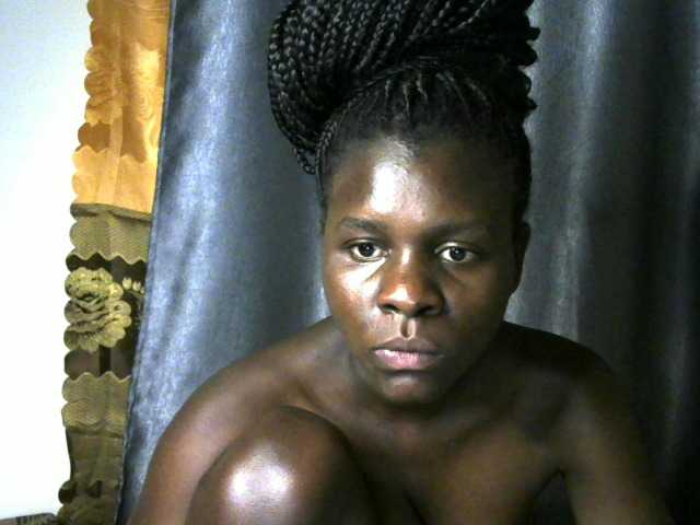 Little-queen live cam on BongaCams