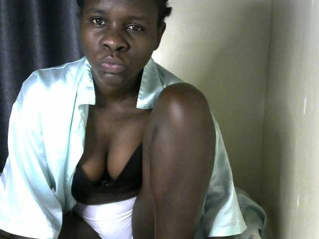 Little-queen live cam on BongaCams