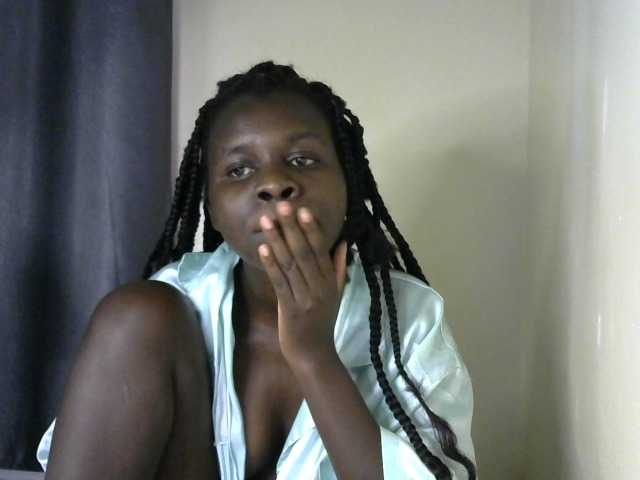 Little-queen live cam on BongaCams