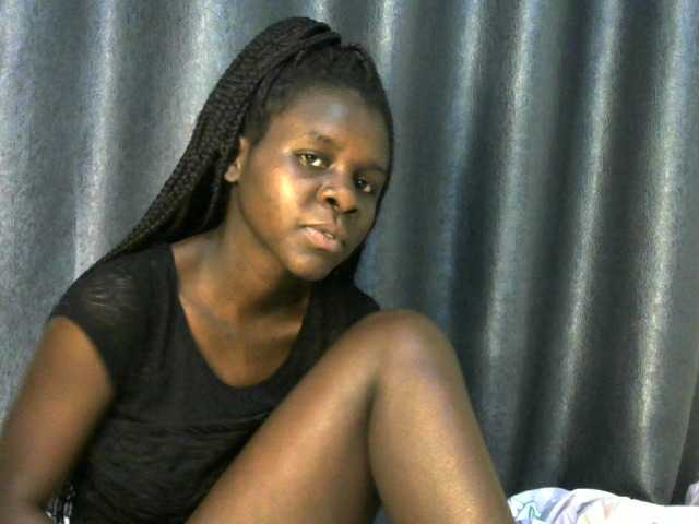 Little-queen live cam on BongaCams
