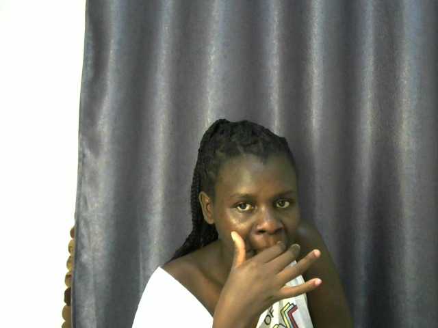 Little-queen live cam on BongaCams