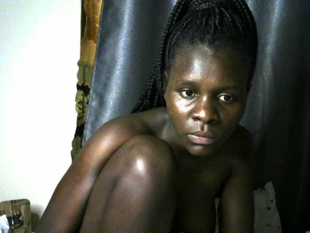 Little-queen live cam on BongaCams