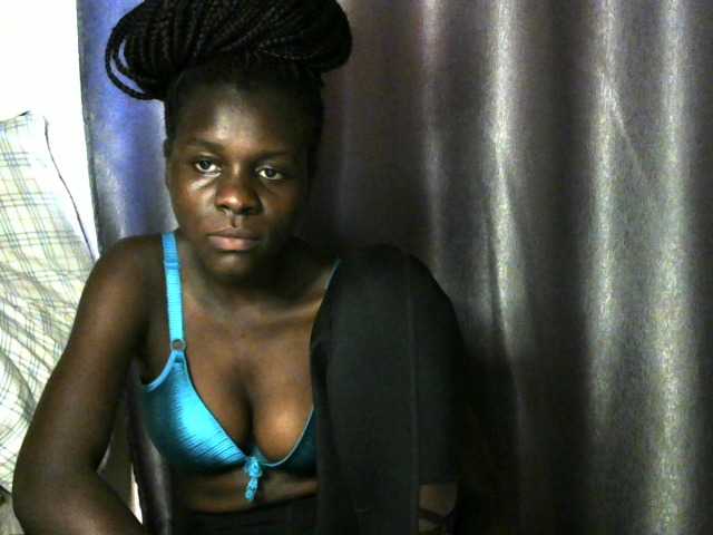Little-queen live cam on BongaCams