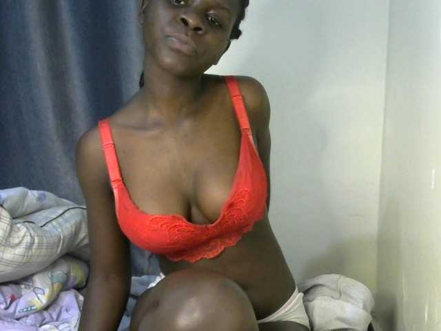 Little-queen live cam on BongaCams