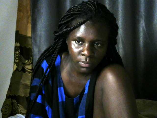 Little-queen live cam on BongaCams
