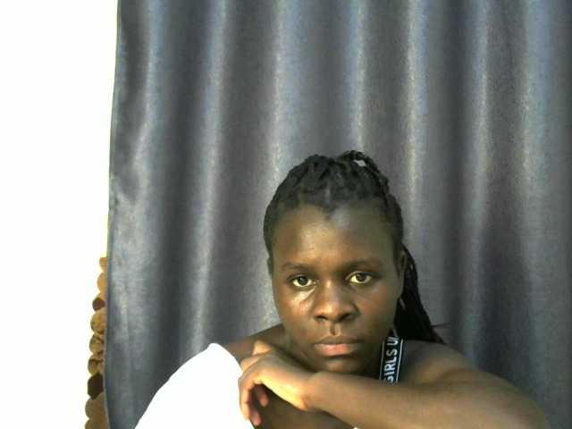 Little-queen live cam on BongaCams