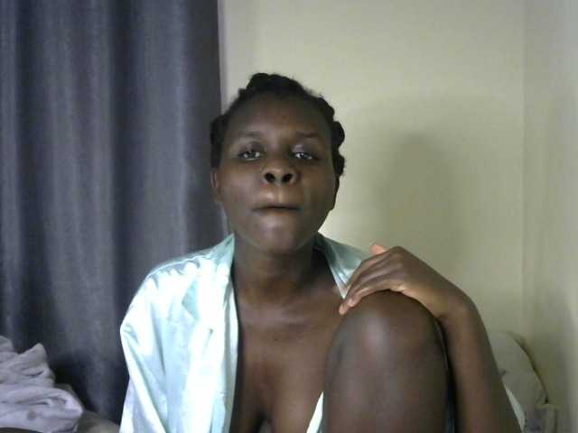 Little-queen live cam on UnifiedCams