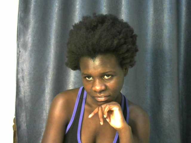 Little-queen live cam on BongaCams