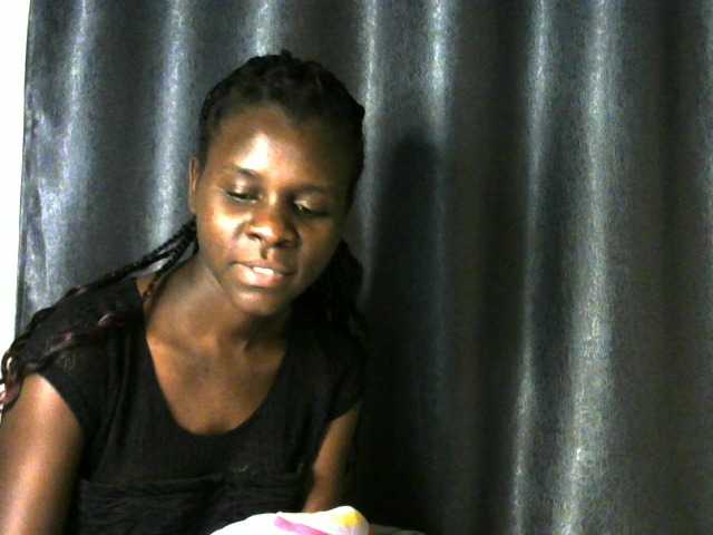 Little-queen live cam on BongaCams