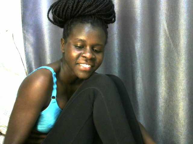 Little-queen live cam on BongaCams