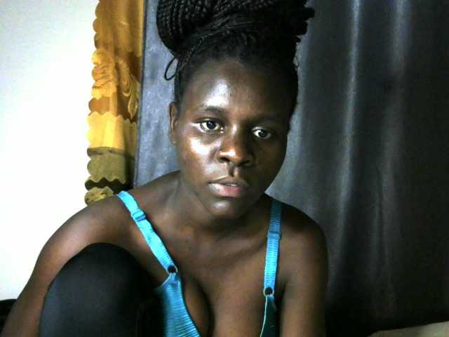 Little-queen live cam on BongaCams