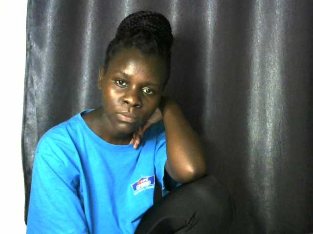 Little-queen live cam on BongaCams