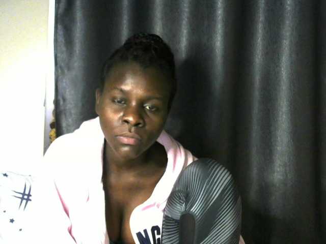 Little-queen live cam on BongaCams