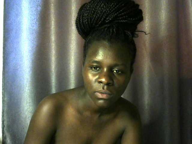 Little-queen live cam on BongaCams