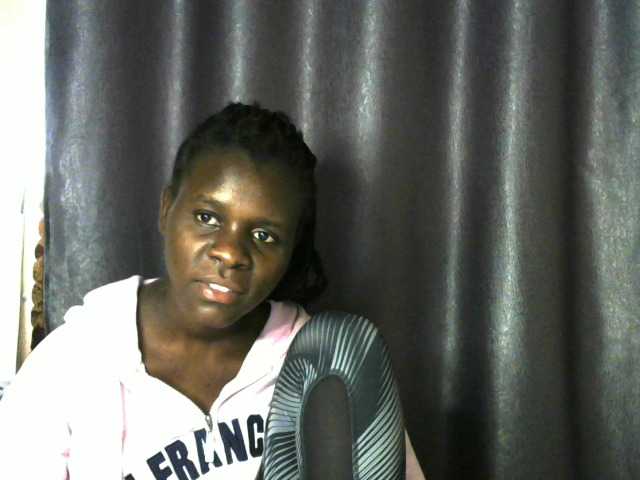 Little-queen live cam on BongaCams