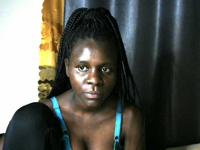 Little-queen live cam on BongaCams