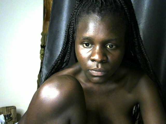 Little-queen live cam on BongaCams
