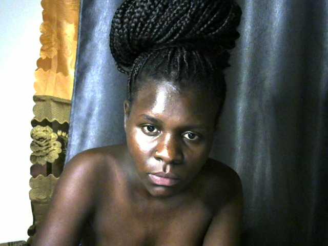 Little-queen live cam on BongaCams