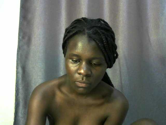 Little-queen live cam on BongaCams