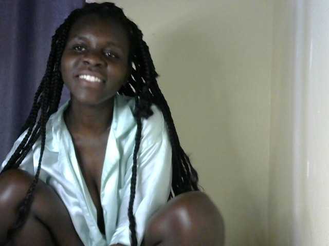Little-queen live cam on BongaCams