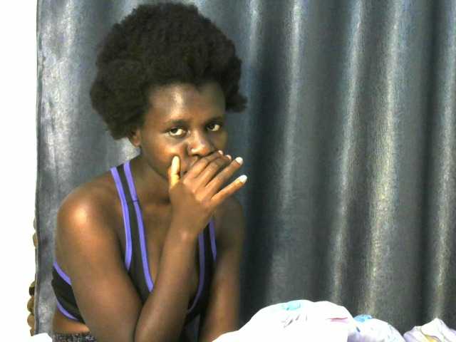 Little-queen live cam on BongaCams