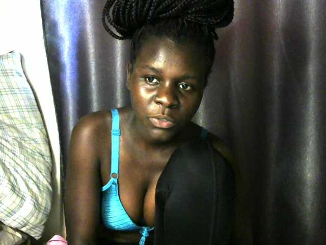 Little-queen live cam on BongaCams