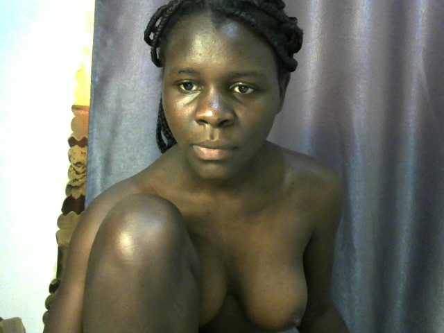 Little-queen live cam on BongaCams