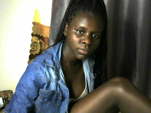Little-queen live cam on BongaCams