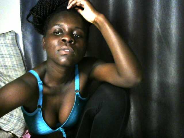 Little-queen live cam on BongaCams
