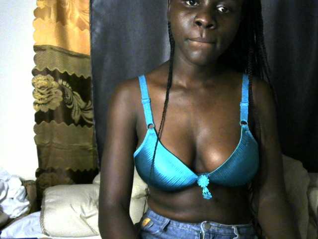 Little-queen live cam on BongaCams