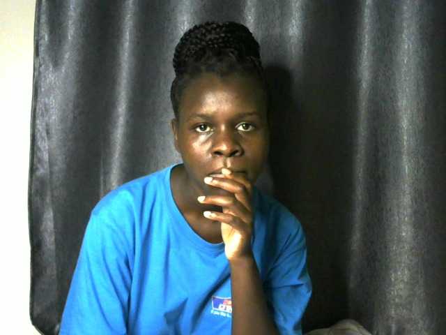 Little-queen live cam on BongaCams