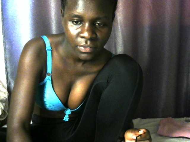 Little-queen live cam on BongaCams