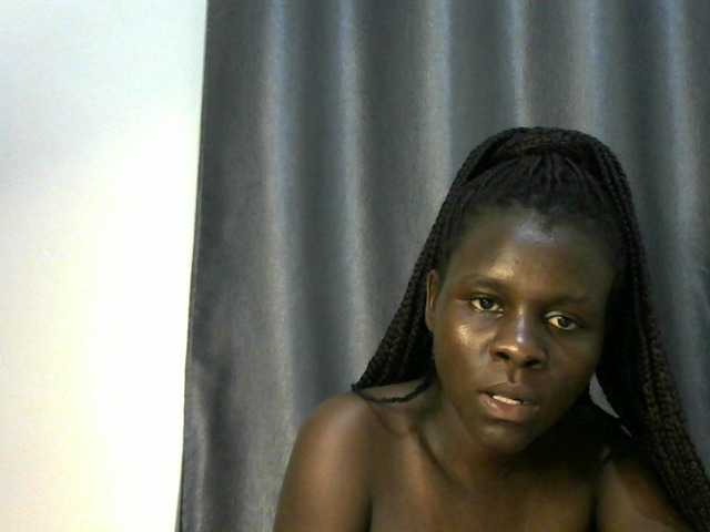 Little-queen live cam on BongaCams