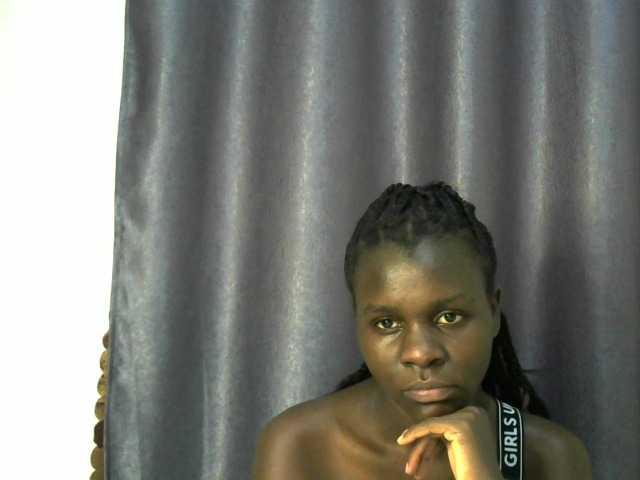 Little-queen live cam on BongaCams