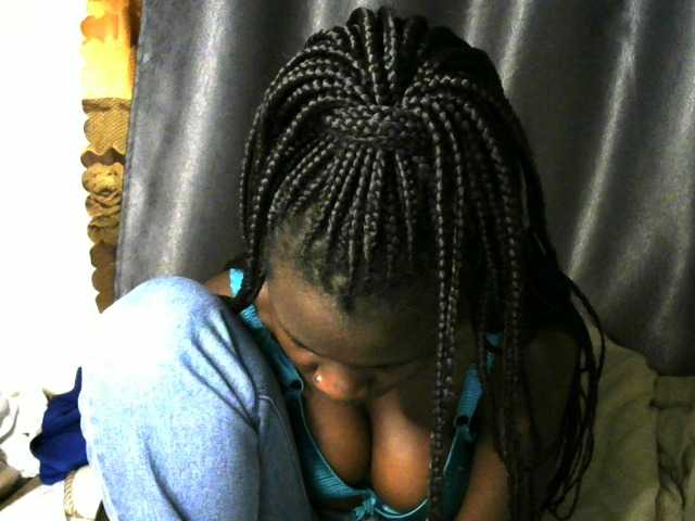Little-queen live cam on BongaCams
