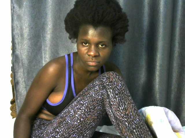 Little-queen live cam on BongaCams