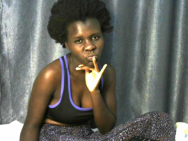 Little-queen live cam on BongaCams