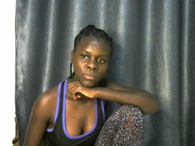 Little-queen live cam on BongaCams