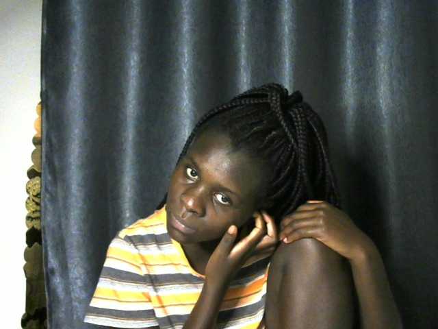 Little-queen live cam on BongaCams