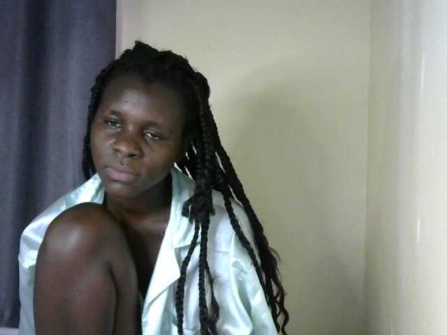 Little-queen live cam on BongaCams
