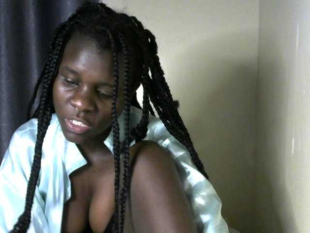 Little-queen live cam on UnifiedCams