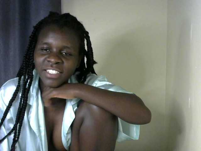 Little-queen live cam on BongaCams