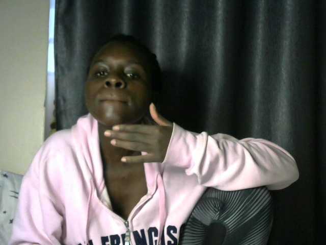 Little-queen live cam on BongaCams