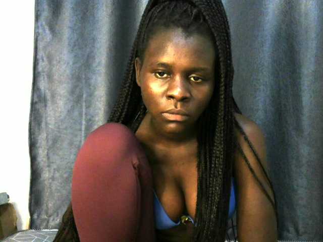 Little-queen live cam on BongaCams