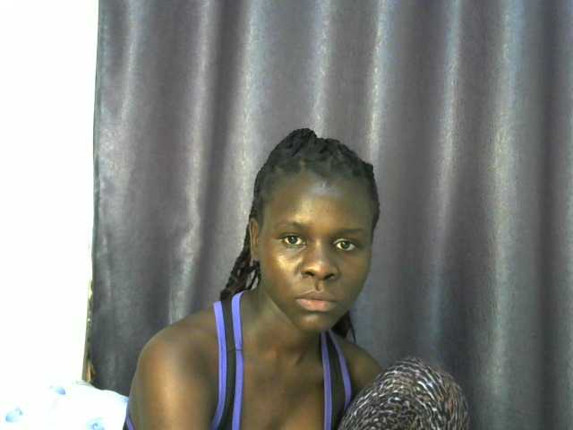 Little-queen live cam on BongaCams