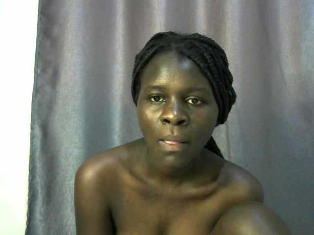 Little-queen live cam on BongaCams