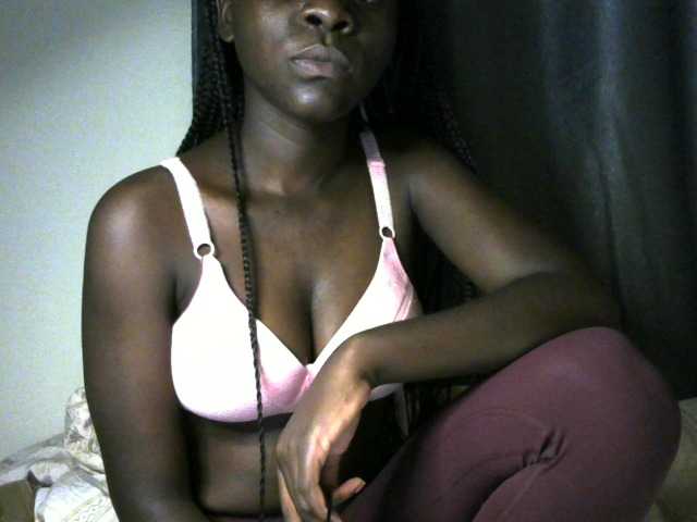 Little-queen live cam on BongaCams