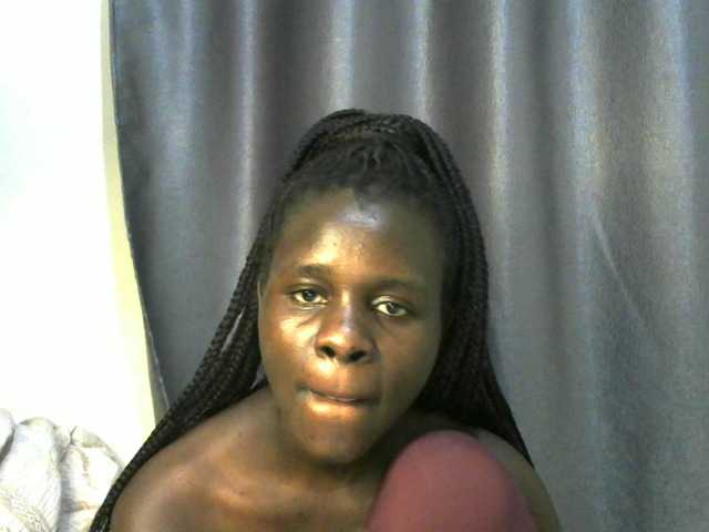 Little-queen live cam on BongaCams