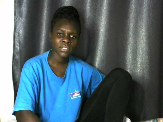 Little-queen live cam on BongaCams