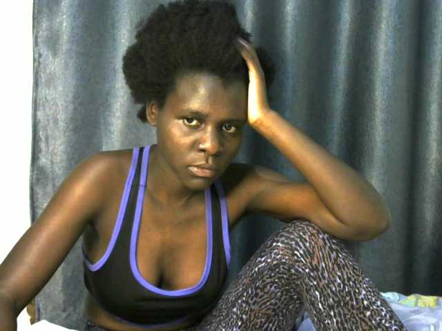 Little-queen live cam on BongaCams